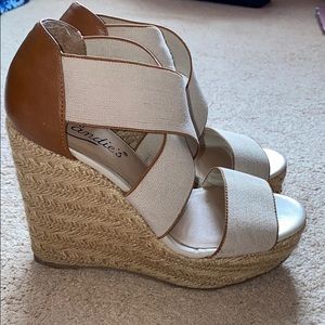 Nude wedge